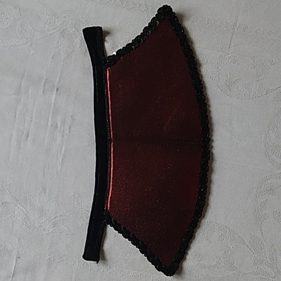 Spirit Halloween 2 Piece Female Vampire Costume - Picture 6 of 8